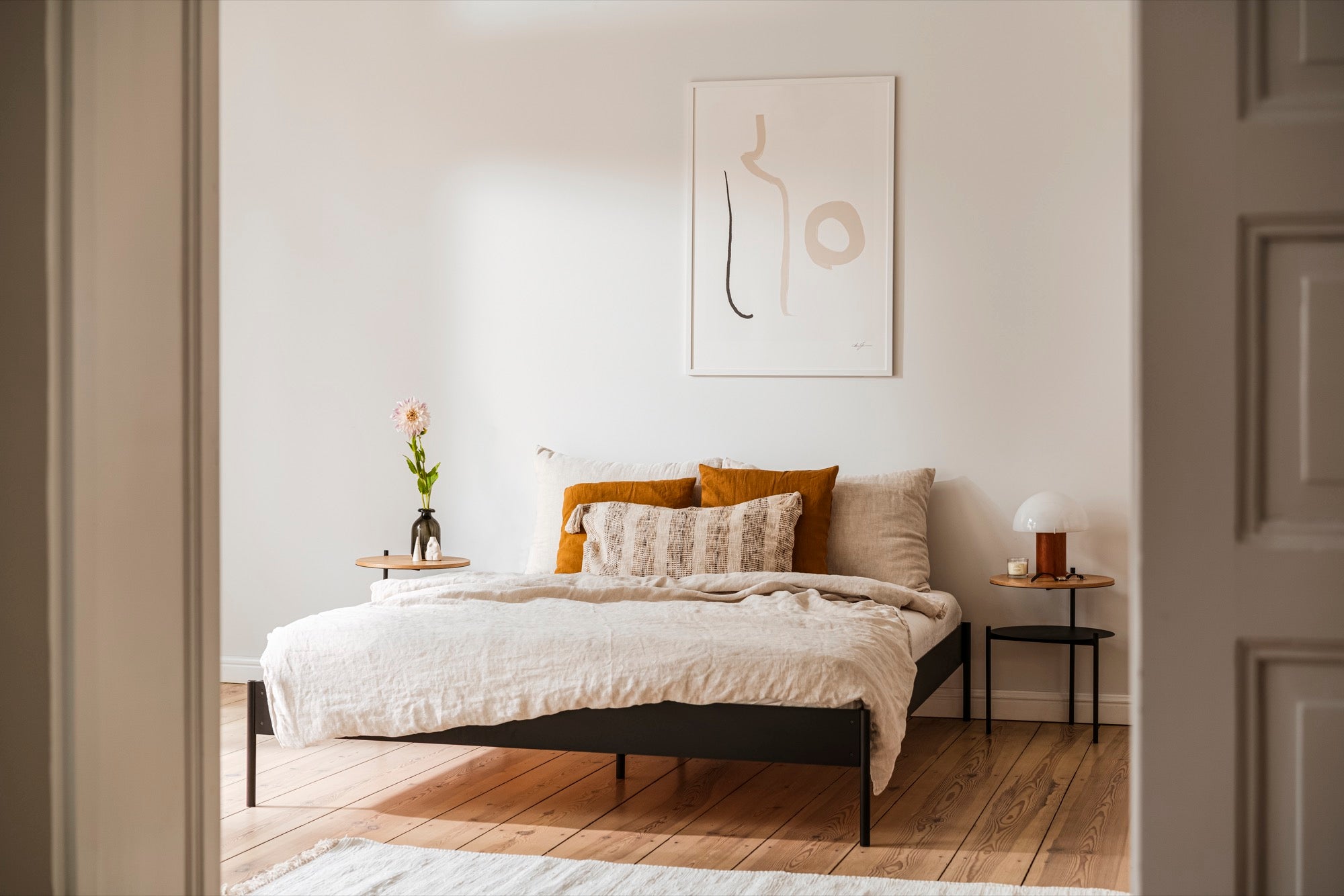 Sleep in style with our modern bedroom furniture designed to elevate your space and enhance your rest. Get inspired by cozy and aesthetic bedroom ideas featuring beds with headboards, bedside tables, benches, ambient lighting, and more.