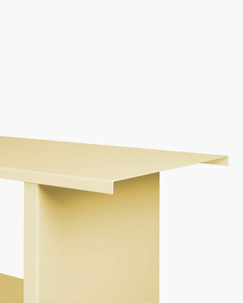 Hes Bookcase