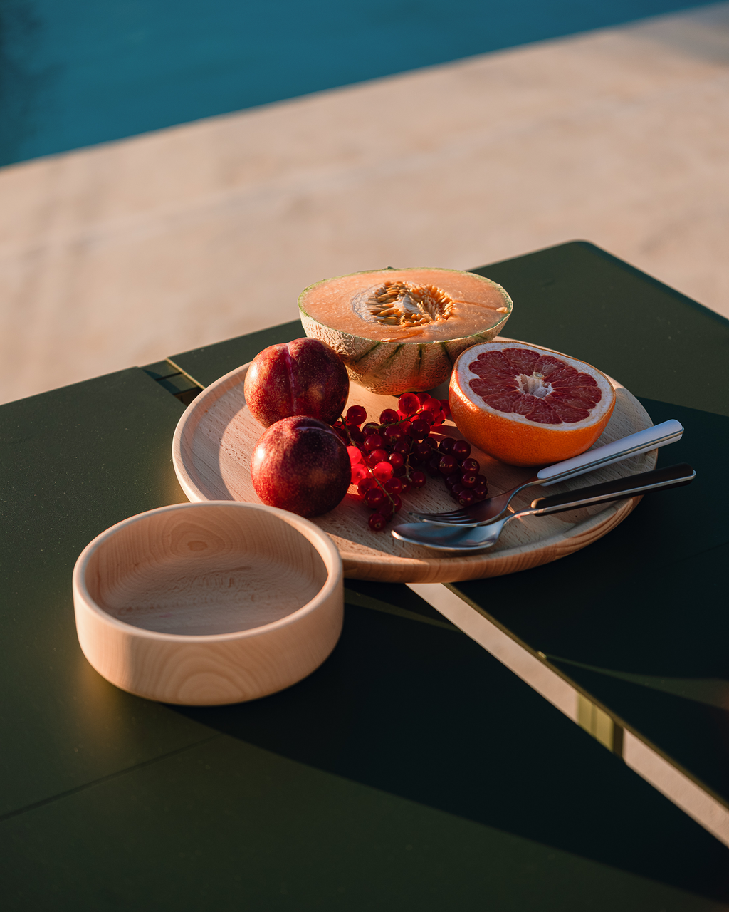 Oul Serving Platter and Bowls