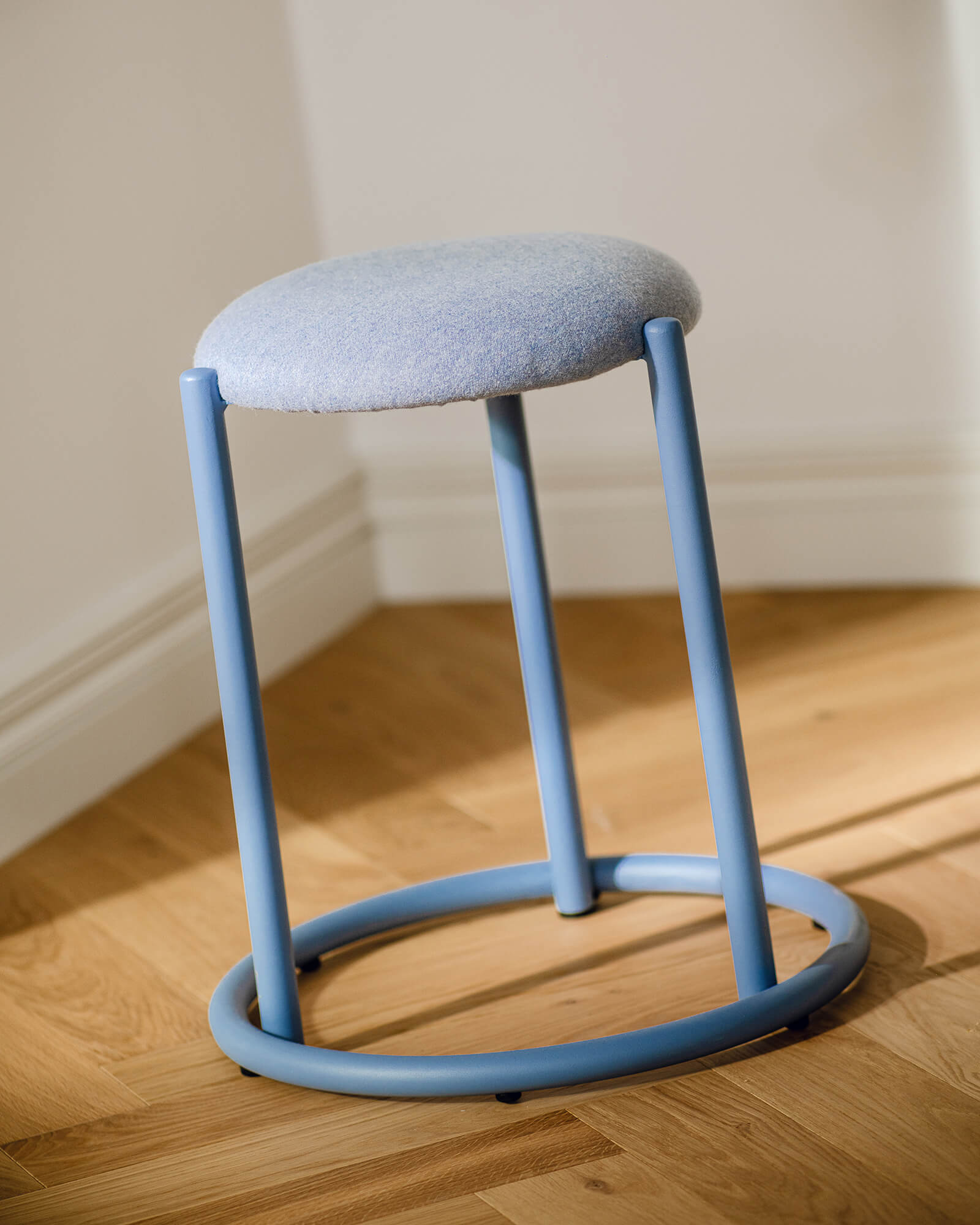 Puli Stool