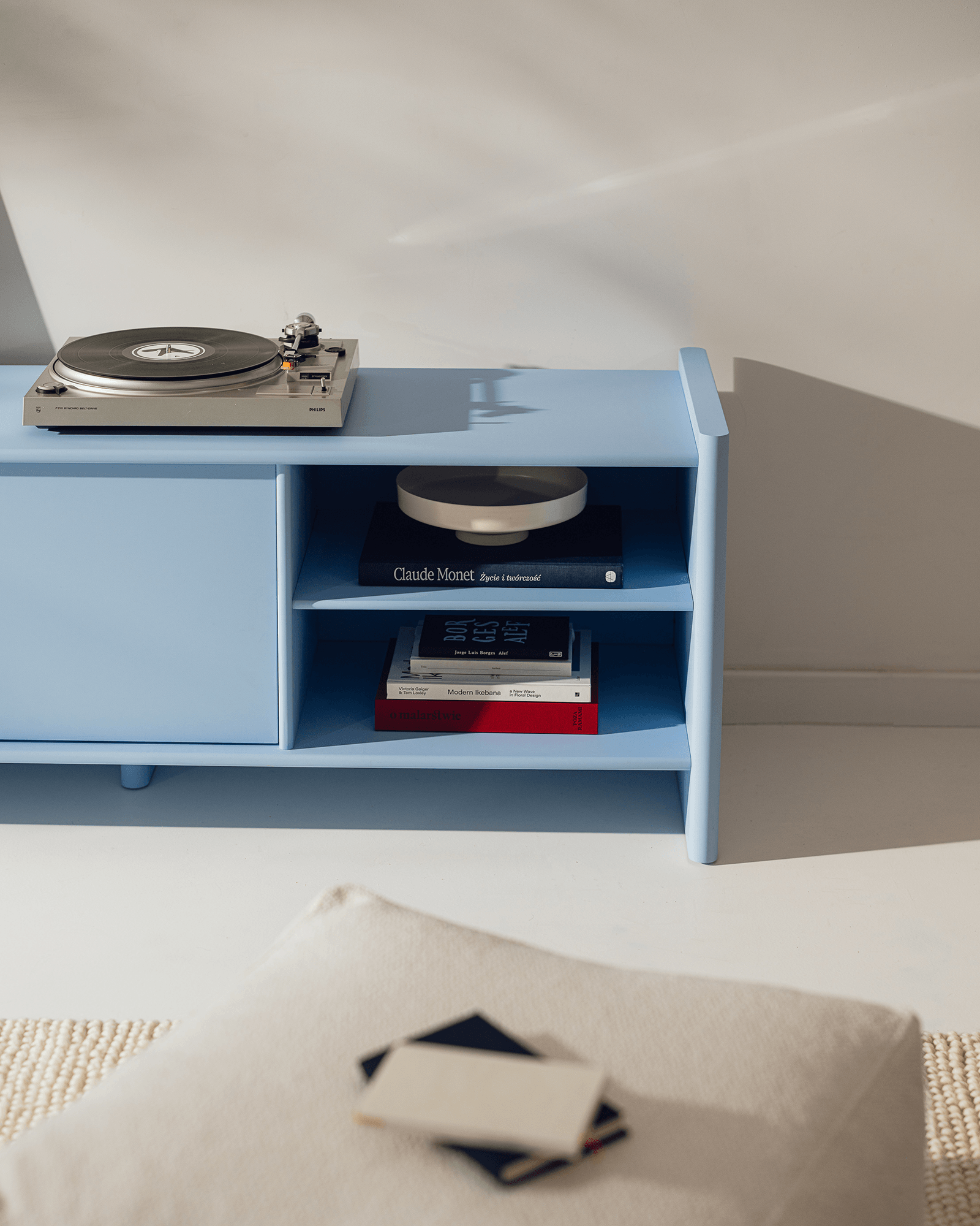 Rali TV Stand