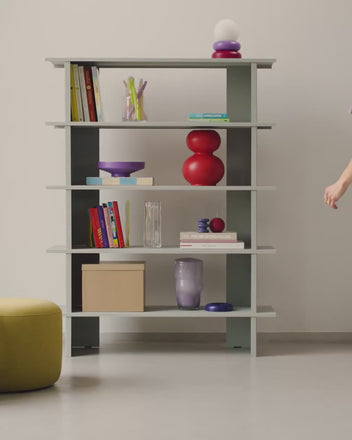 Hes Bookcase